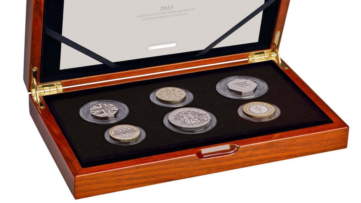 This 2023 annual proof set comes in a stylish black display folder. Brilliant uncirculated, premium proof, silver, silver piedfort, gold and platinum 2023 sets are also available. 