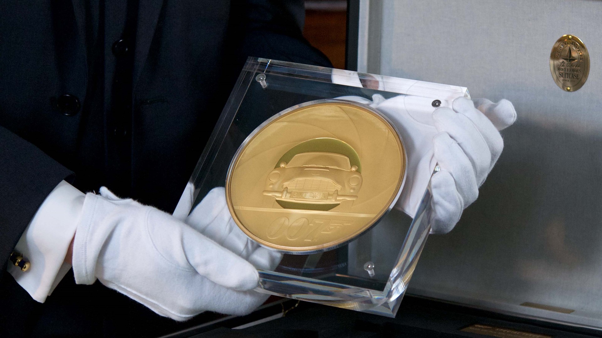 The 2020 James Bond 007 2 Kilo Gold Proof coin in its custom Globe-Trotter attaché case
