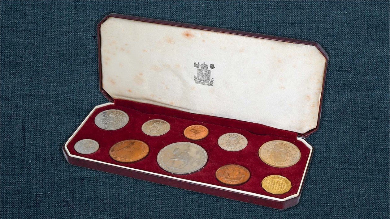 Interior of a ten coin 1953 Coronation Specimen Set.