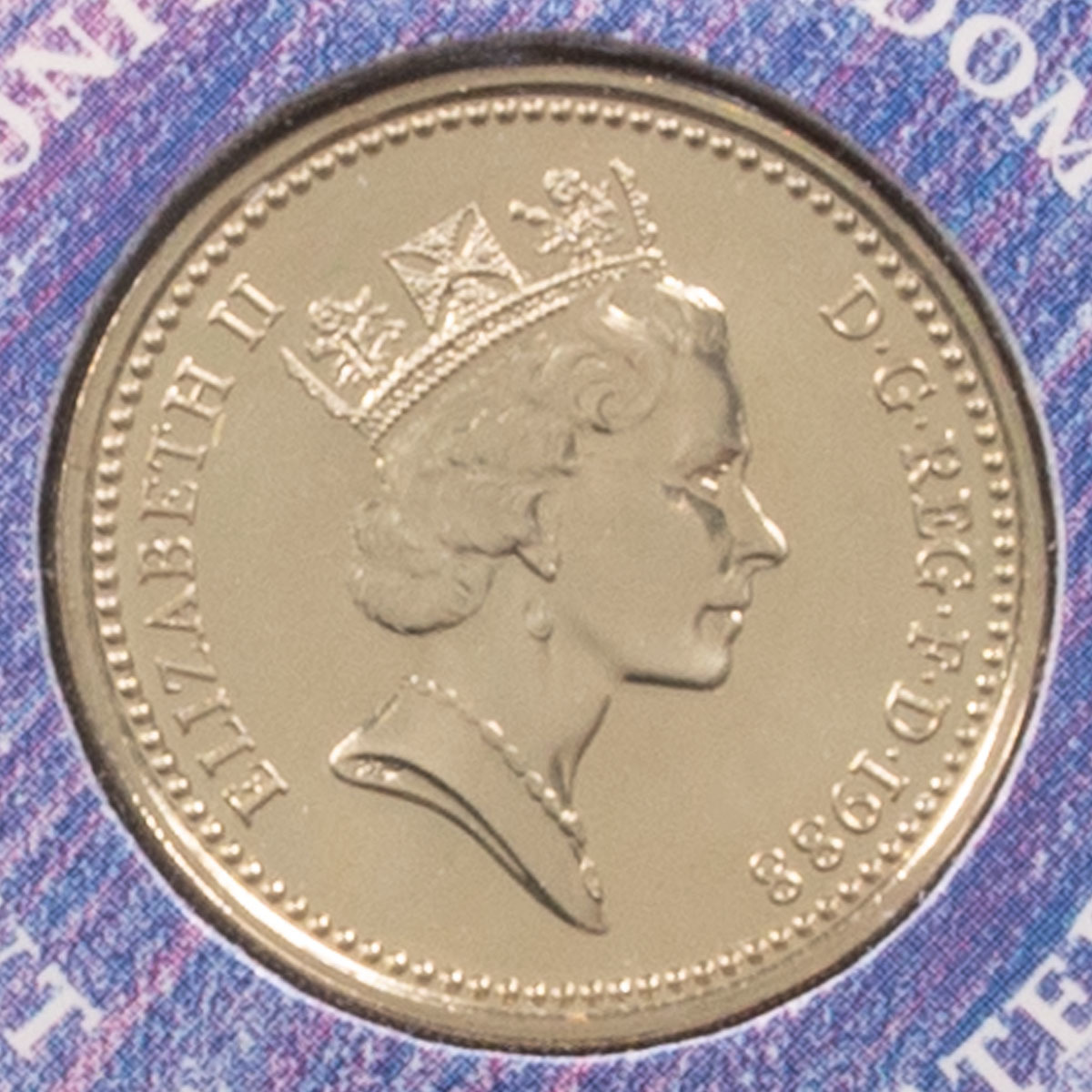 1988年 イギリス 1ポンド ロイヤルシールド硬貨 BUnc 1988 £1 In Folder : Royal Shield | The Britannia Coin Company