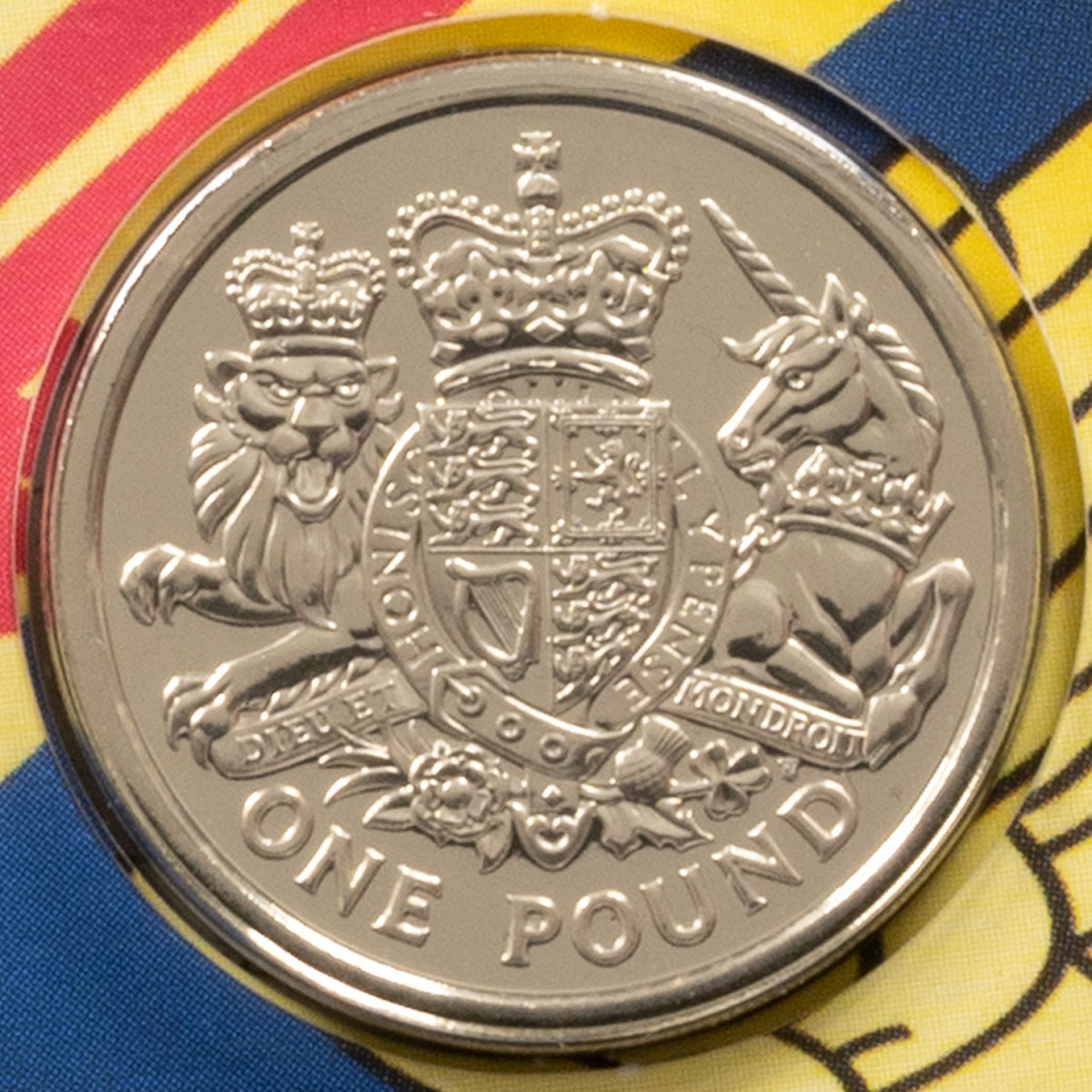 Royal Arms reverse of UK15RDBU The Royal Arms 2015 UK £1 BU Coin
