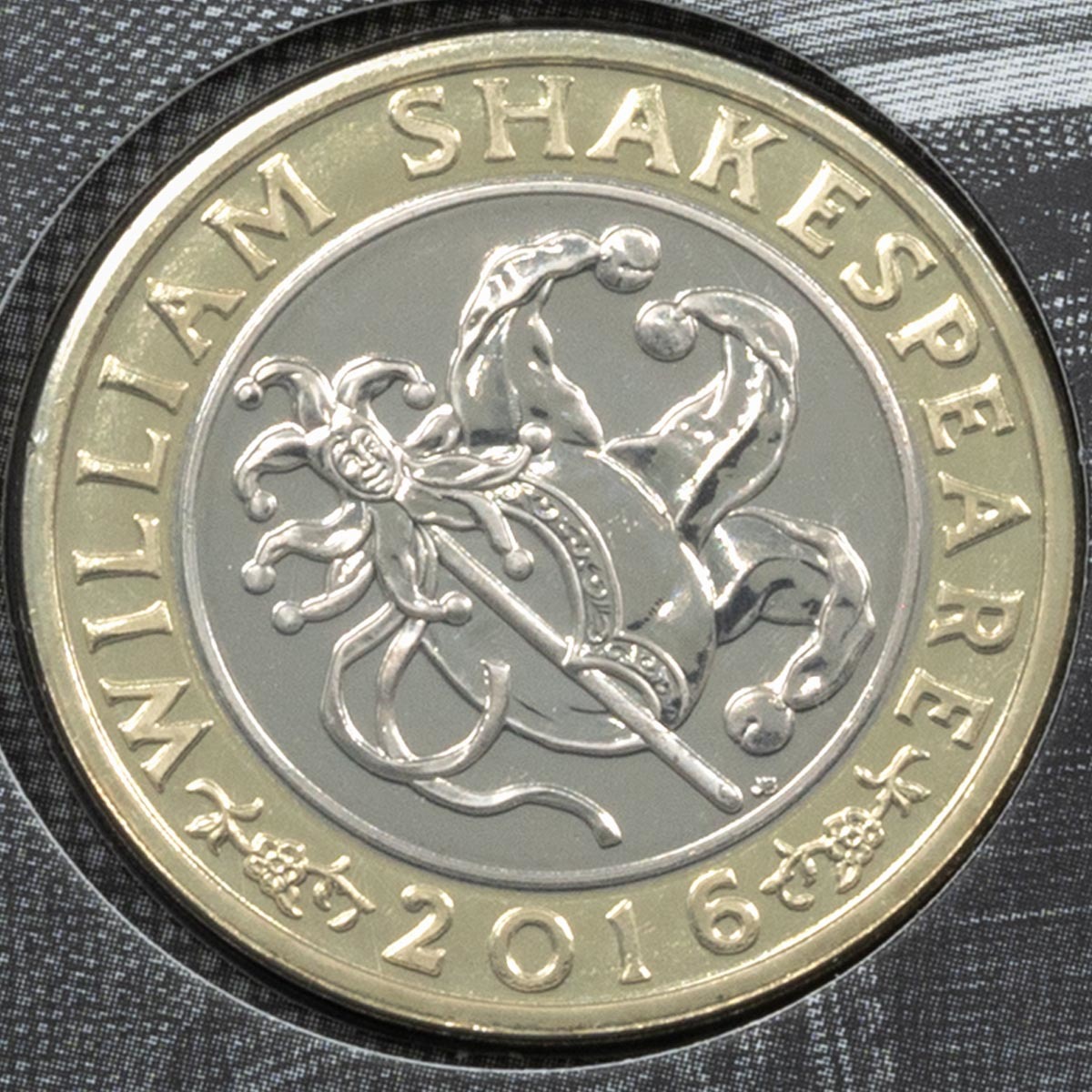 uk16s3bu-2016-william-shakespeare-comedy-tragedy-history-brilliant-uncirculated-two-pound-three-coin-set-001-m