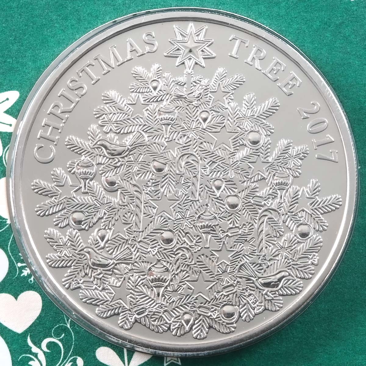 Uk17CTBU 2017 Christmas Tree Five Pound Crown Brilliant Uncirculated Coin In Folder Reverse