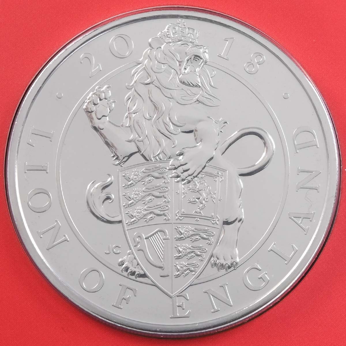 UK18PEBU 2018 Pride Of England Queen's Beasts Lion Of England Five Pound Crown Brilliant Uncirculated Coin In Folder Reverse
