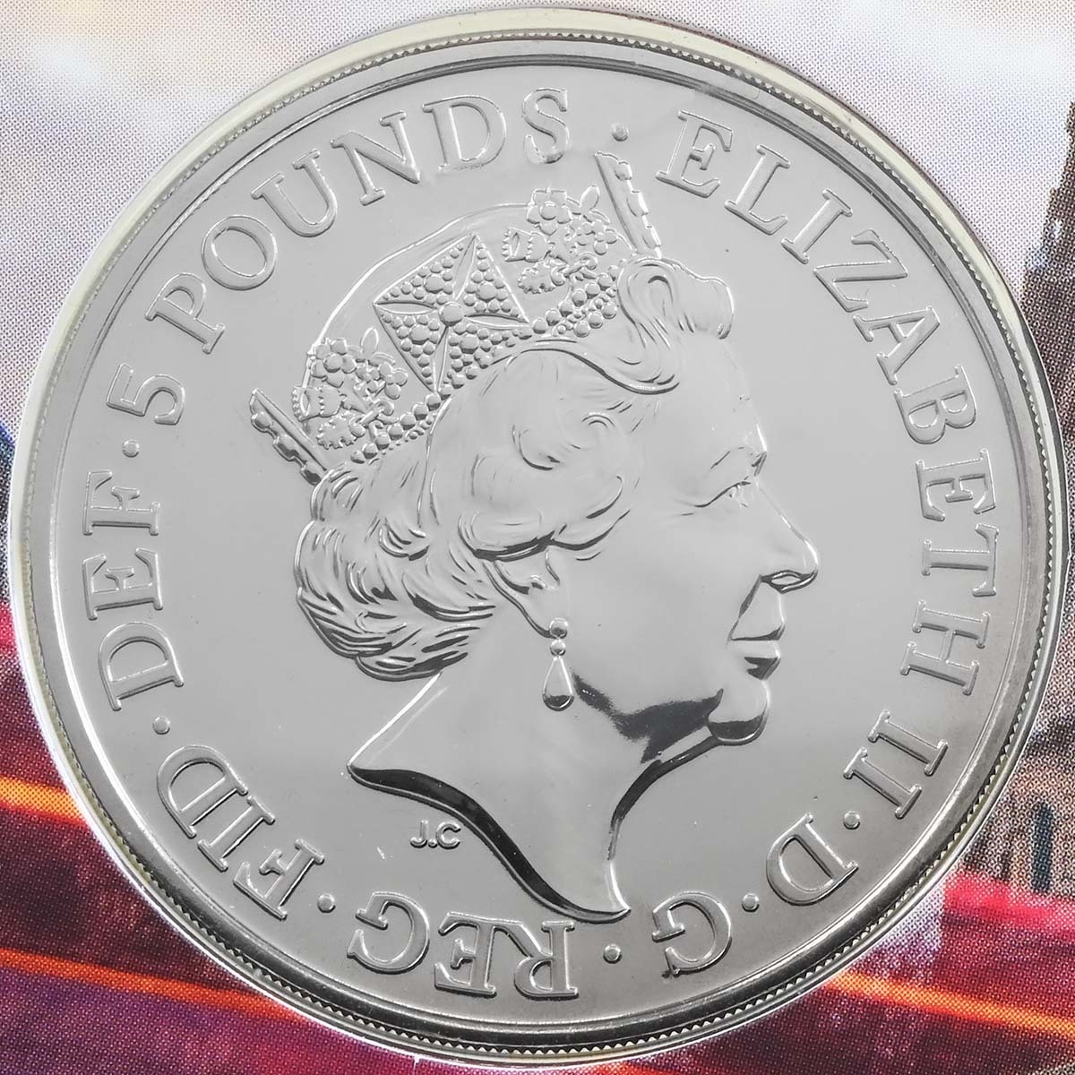 UK18PEBU 2018 Pride Of England Queen's Beasts Lion Of England Five Pound Crown Brilliant Uncirculated Coin In Folder Obverse