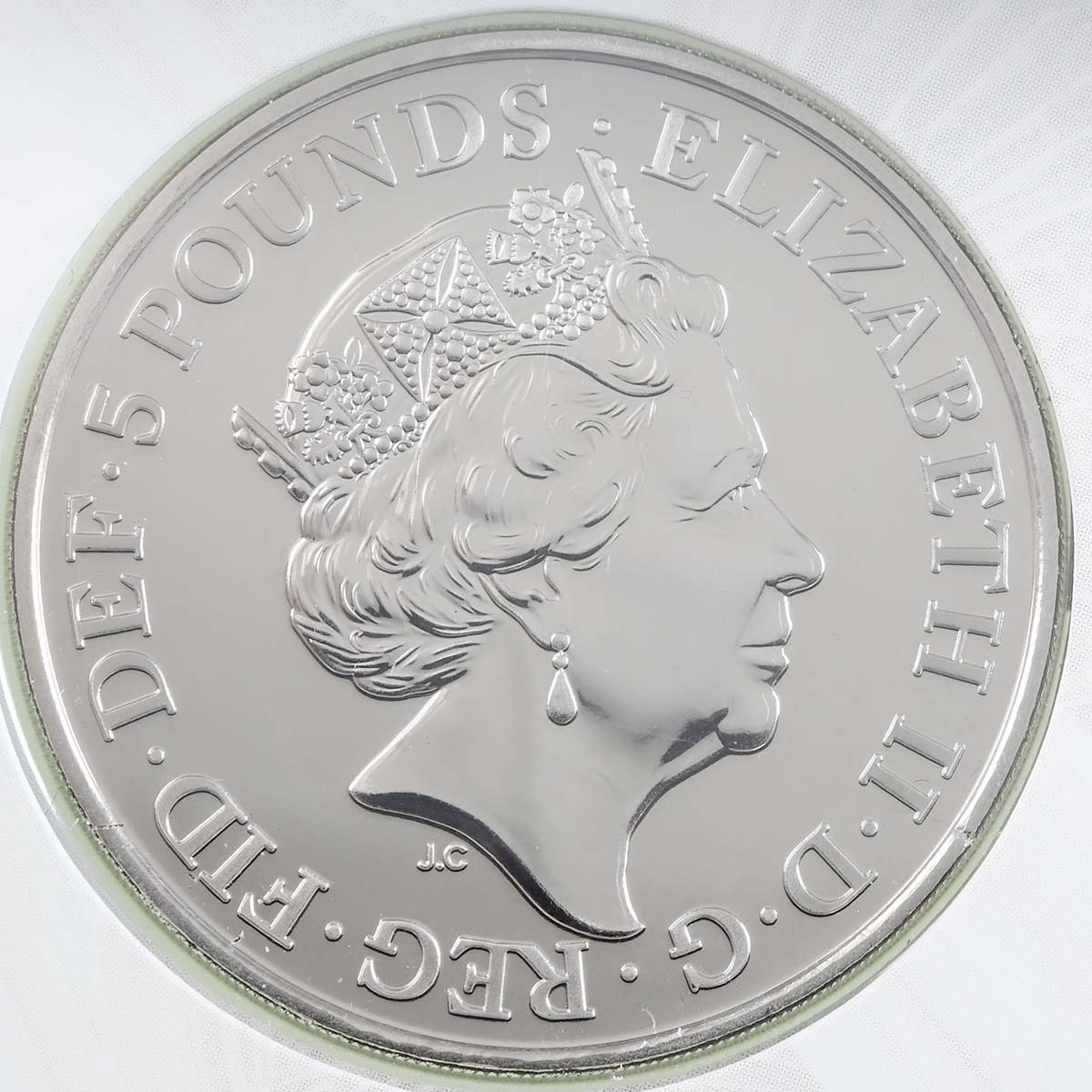 UK18RWBU 2018 Royal Wedding Megan Harry Five Pound Crown Brilliant Uncirculated Coin In Folder Obverse
