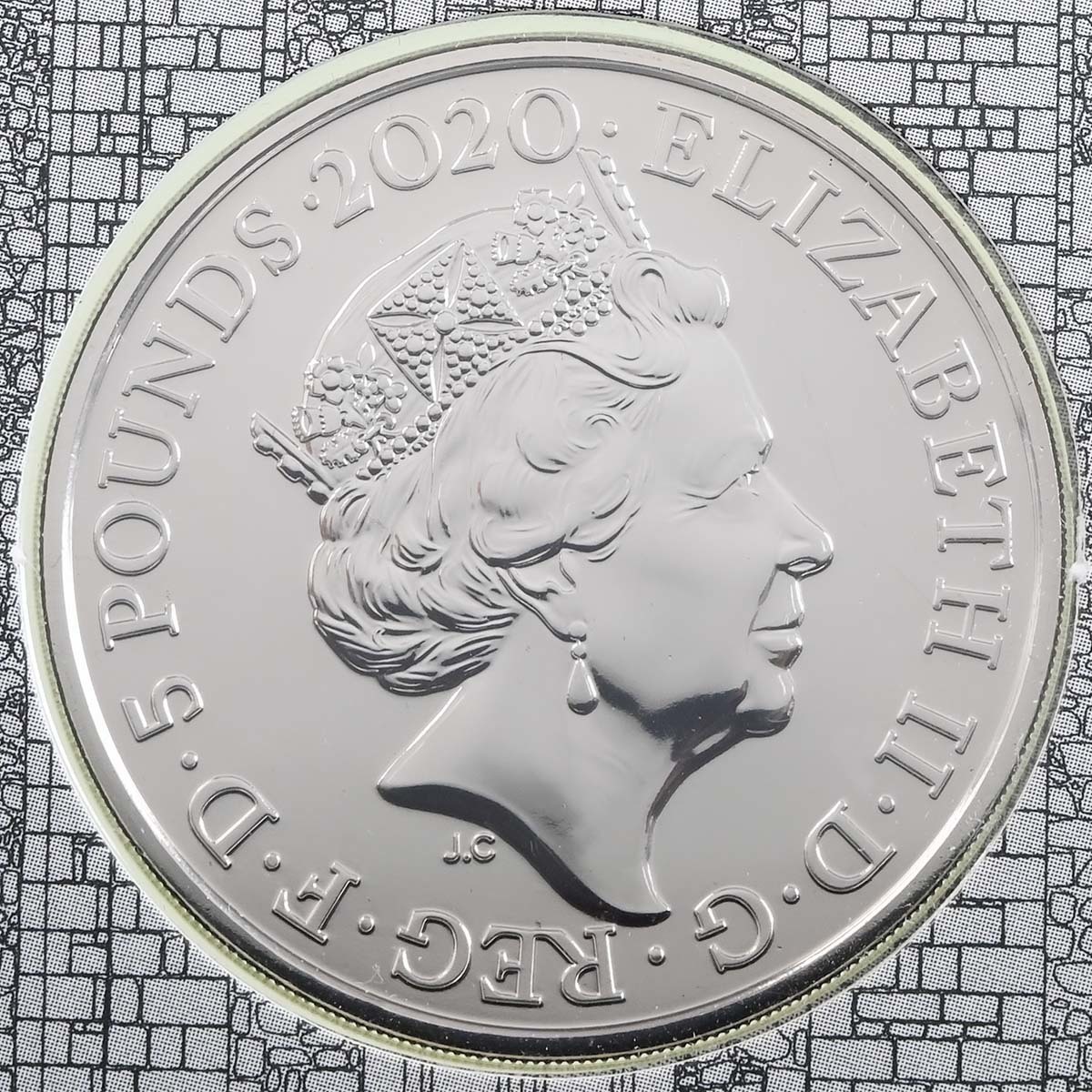 UK20MNBU 2020 Tower Of London Royal Menagerie Five Pound Crown Brilliant Uncirculated Coin In Folder Obverse