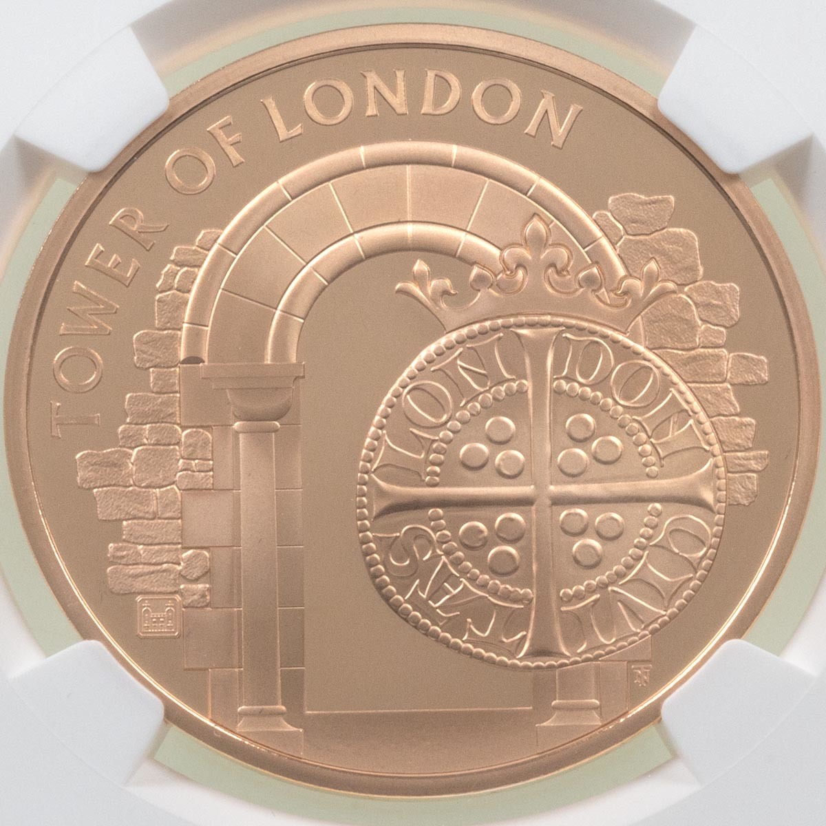 UK20RMGP 2020 Royal Mint Tower Of London Five Pound Gold Proof Coin NGC Graded PF 70 Ultra Cameo Reverse