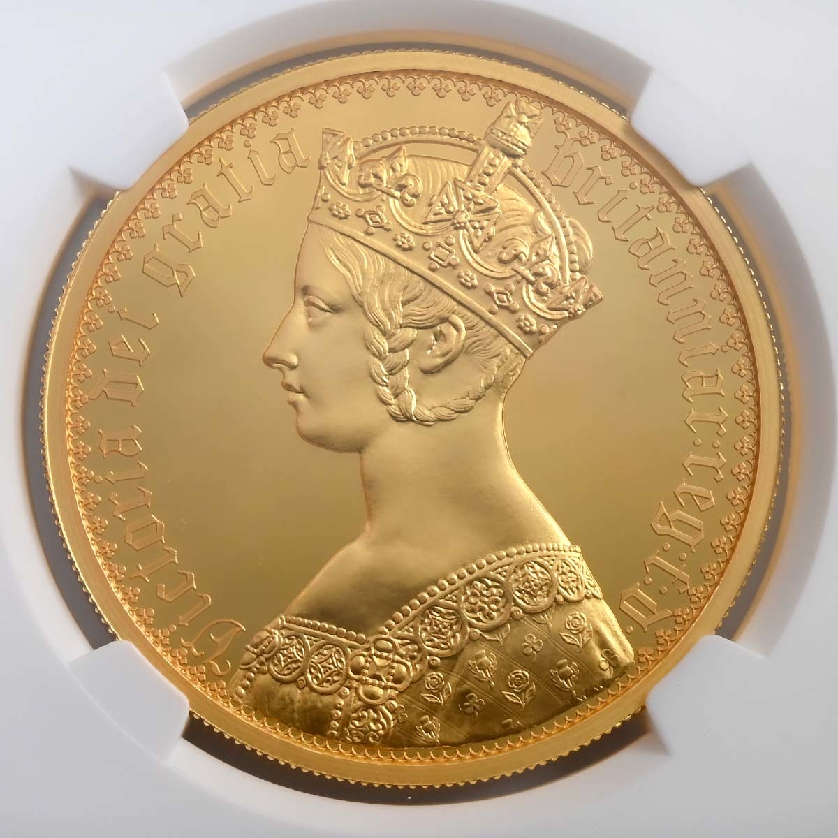 UK21GOG2 2022 Gothic Portrait 2 Ounce Gold Proof NGC PF 70 Reverse