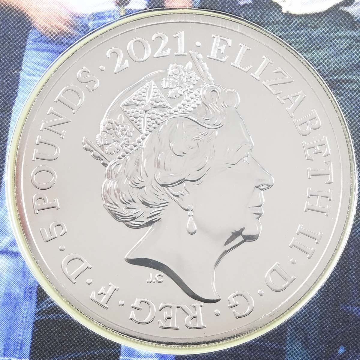 UK21TWBC 2021 Music Legends The Who Five Pound Crown Coloured Brilliant Uncirculated Coin In Folder Obverse