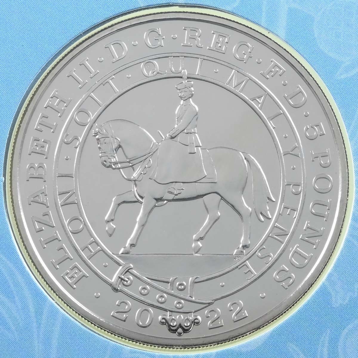 UK22PJBU 2022 Queen Elizabeth II Platinum Jubilee 70th Anniversary Five Pound Crown Brilliant Uncirculated Coin In Folder Obverse