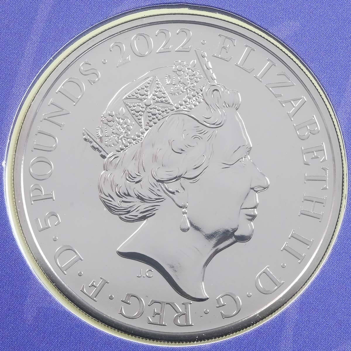 UK22QCBU 2022 Queen Elizabeth II Reign Commonwealth Of Nations Five Pound Crown Brilliant Uncirculated Coin In Folder Obverse