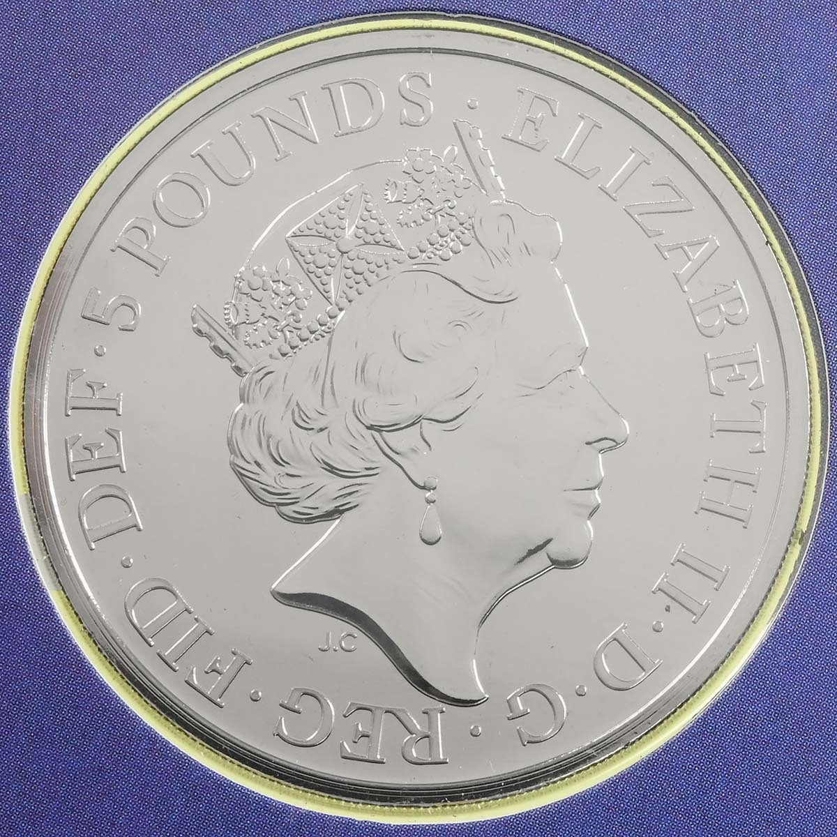 UK22TLEBU 2022 Tudor Beasts Lion Of England £5 Crown Brilliant Uncirculated In Folder Obverse