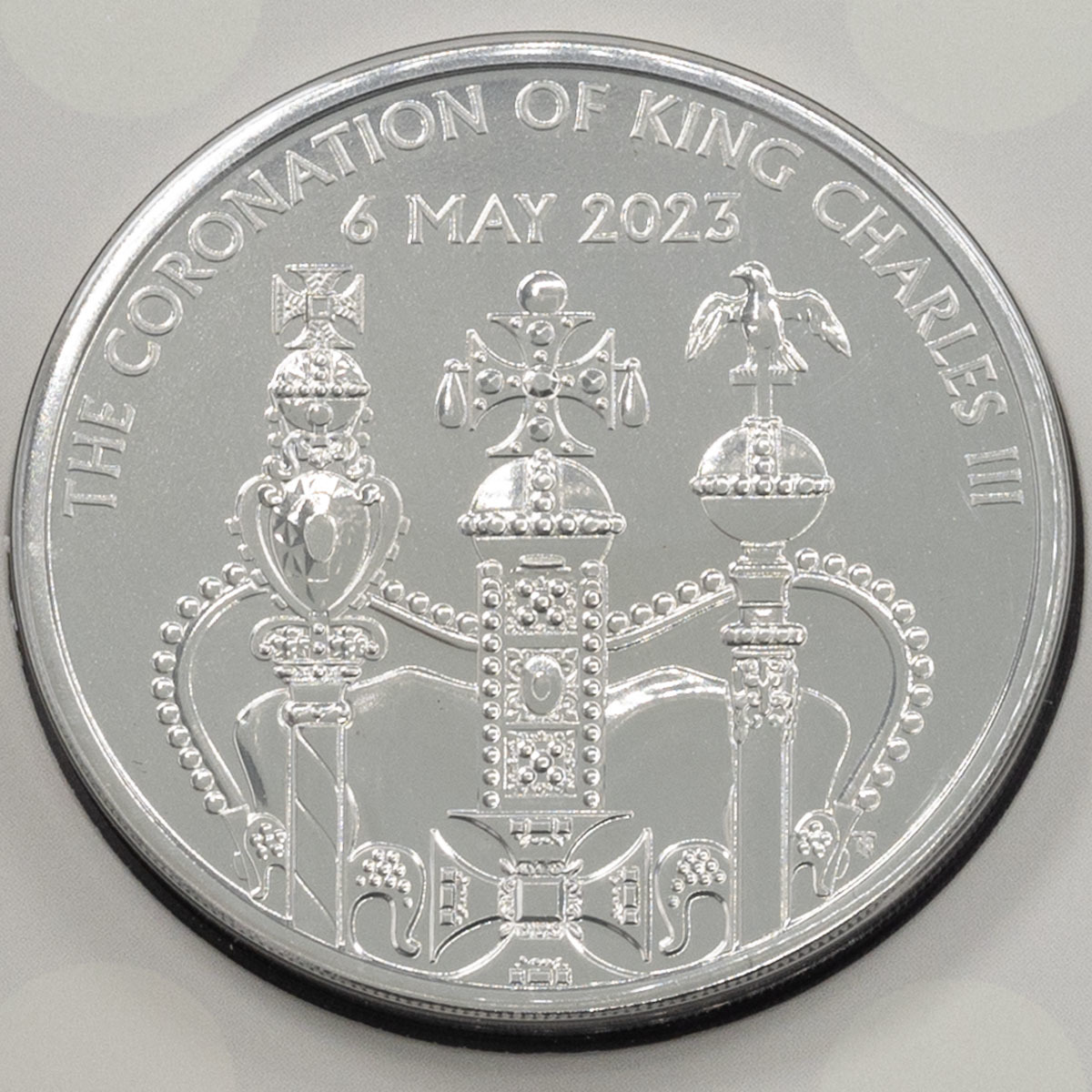 UK23KCBU 2023 King Charles III Coronation Five Pound Crown Brilliant Uncirculated Coin In Folder Reverse